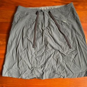 Mountain Hardware gray skirt size 8
